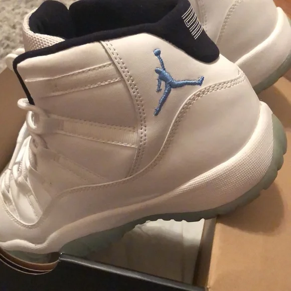 Air Jordan Retro 11 Legend Blue